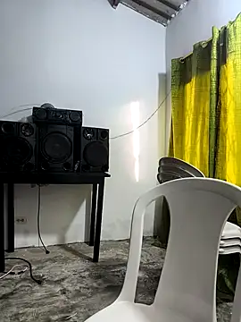 giannis090 online show from October 2025 09:45:02 PM