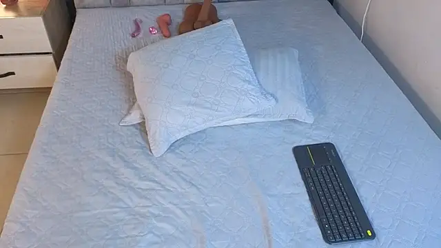 emmi collinss online show from November 2025 08:03:01 PM