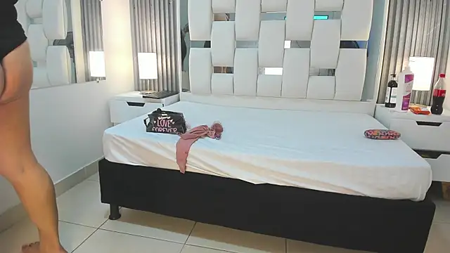 VanessaHard as online show from October 2025 07:25:01 PM