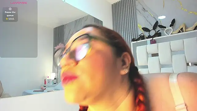 VanessaHard as online show from November 2025 07:39:01 PM