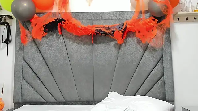 Snapshot of ZafiroAndFlynn chatting on October 2025 08:42:01 PM ZafiroAndFlynn online show from October 2025 08:42:01 PM