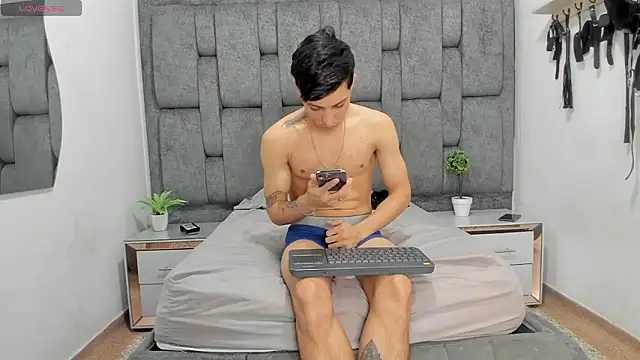 ZafiroAndFlynn online show from March 2026 02:33:02 AM