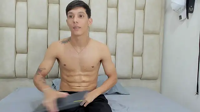 Snapshot of ZafiroAndFlynn chatting on January 2026 02:49:02 AM ZafiroAndFlynn online show from January 2026 02:49:02 AM