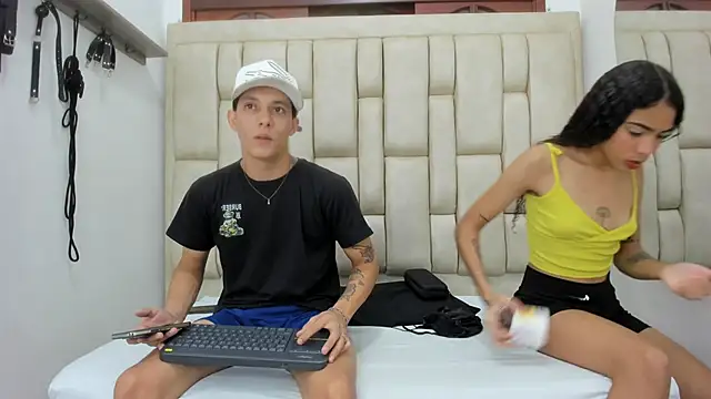 Snapshot of ZafiroAndFlynn chatting on February 2026 02:32:01 AM ZafiroAndFlynn online show from February 2026 02:32:01 AM