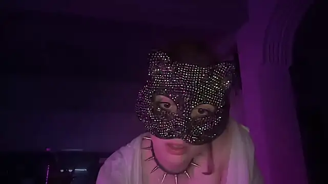 Lunahadidd online show from March 2026 12:51:02 AM