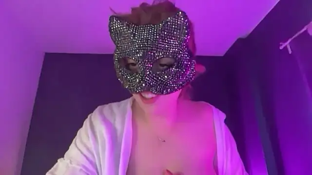 Lunahadidd online show from April 2026 11:13:01 AM