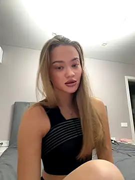 Snapshot of SkylarVoxx chatting on November 2025 01:32:02 PM SkylarVoxx online show from November 2025 01:32:02 PM