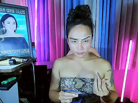 YourNikkieXxx online show from June 2026 07:55:01 PM