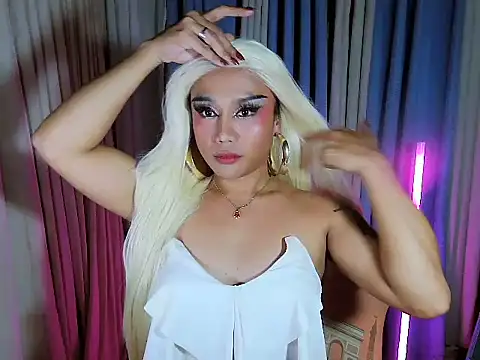 YourNikkieXxx online show from July 2026 05:43:01 PM