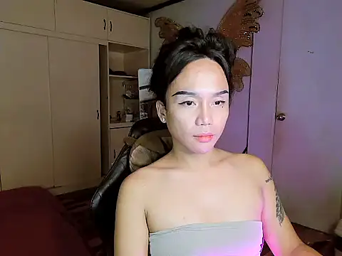 YourNikkieXxx online show from October 2025 05:12:02 PM