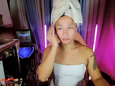YourNikkieXxx online show from June 2026 03:21:01 PM