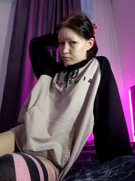 DragonFoxie online show from November 2025 05:55:02 AM