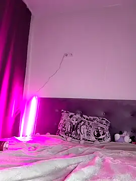 DragonFoxie online show from December 2025 01:48:02 PM