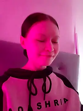 DragonFoxie online show from November 2025 04:43:02 PM