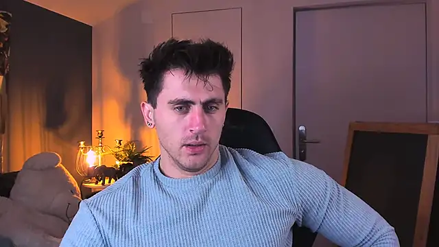 Snapshot of Oscar_Miller_ chatting on October 2025 09:03:01 PM Oscar Miller online show from October 2025 09:03:01 PM