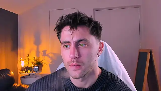 Snapshot of Oscar_Miller_ chatting on November 2025 09:41:01 PM Oscar Miller online show from November 2025 09:41:01 PM