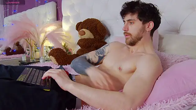 Oscar Miller  online show from April 2026 07:47:01 AM