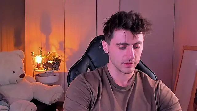 Snapshot of Oscar_Miller_ chatting on October 2025 09:25:02 PM Oscar Miller online show from October 2025 09:25:02 PM