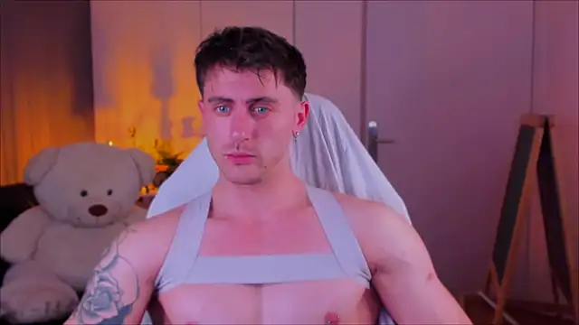 Snapshot of Oscar_Miller_ chatting on November 2025 09:40:02 PM Oscar Miller online show from November 2025 09:40:02 PM