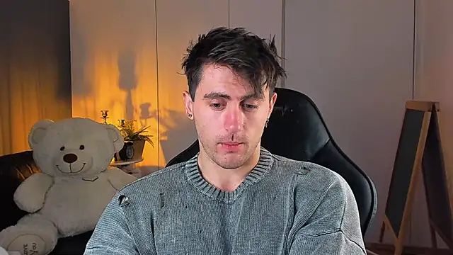 Snapshot of Oscar_Miller_ chatting on November 2025 09:08:02 PM Oscar Miller online show from November 2025 09:08:02 PM