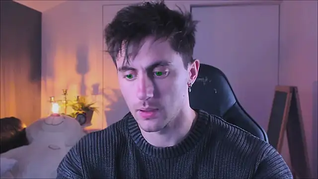 Snapshot of Oscar_Miller_ chatting on November 2025 08:45:02 PM Oscar Miller online show from November 2025 08:45:02 PM