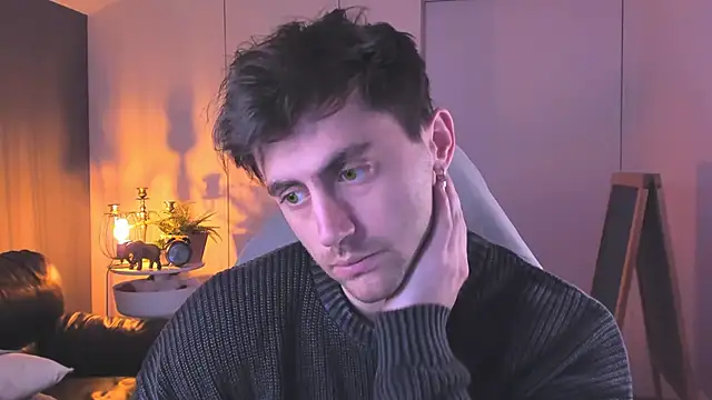 Snapshot of Oscar_Miller_ chatting on November 2025 09:19:02 PM Oscar Miller online show from November 2025 09:19:02 PM