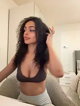 yasmingarcia online show from December 2025 02:04:01 PM