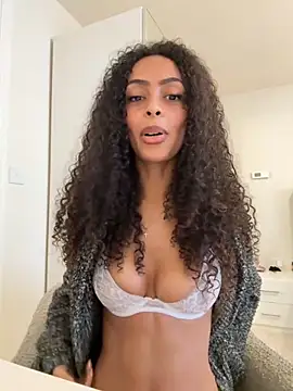 yasmingarcia online show from October 2025 11:09:01 AM