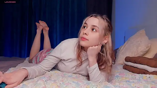 VedaSchulz online show from November 2025 06:44:02 PM