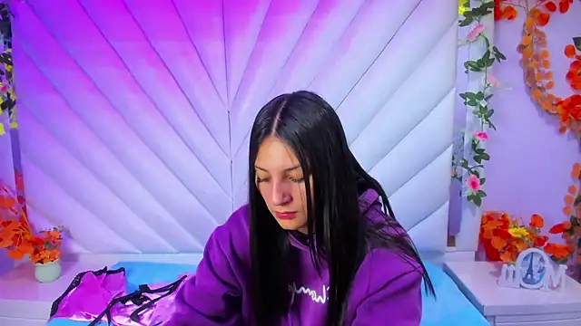  Luna Bennett online show from November 2025 12:31:01 PM