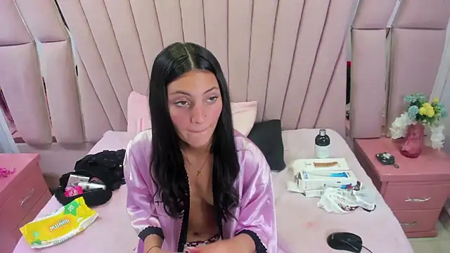  Luna Bennett online show from June 2026 07:30:02 PM