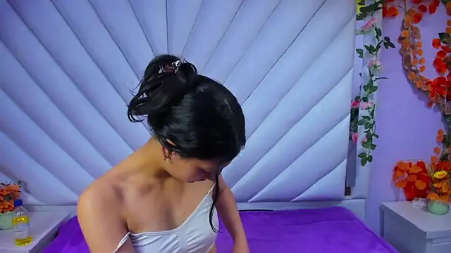  Luna Bennett online show from October 2025 12:47:02 PM