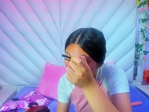  Luna Bennett online show from November 2025 12:16:01 PM