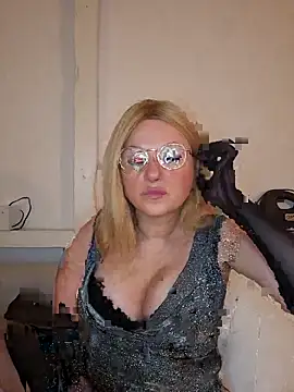 TinaLizxh online show from December 2025 07:48:01 PM