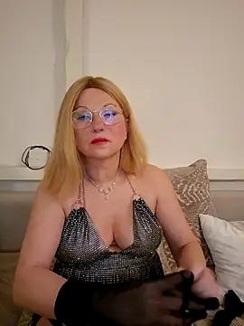 TinaLizxh online show from March 2026 07:59:01 PM