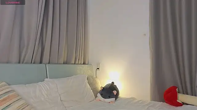 Alice 1n Wonderland  online show from November 2025 12:20:01 AM