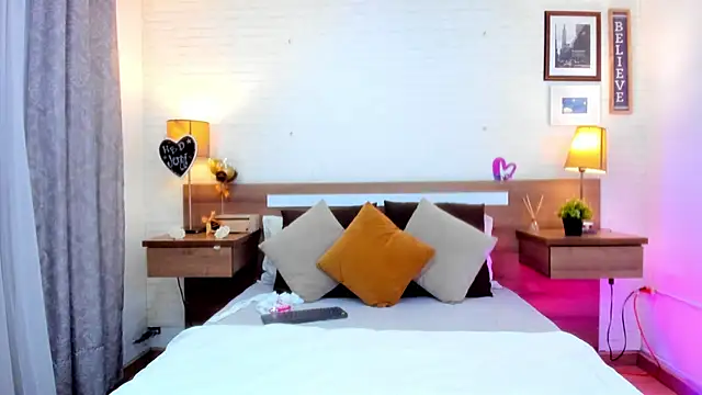 JenniferAuriston online show from April 2026 07:52:01 PM