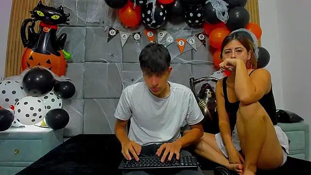 ChanellandMax online show from October 2025 01:09:01 PM