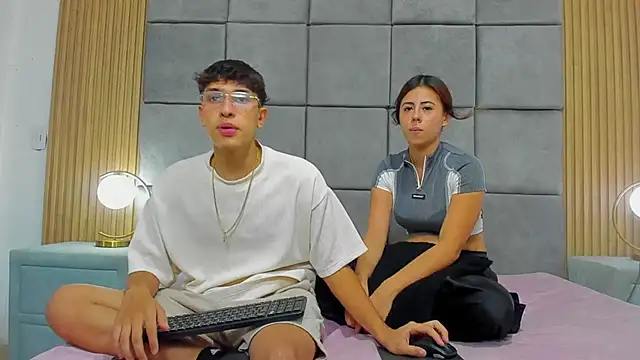 ChanellandMax online show from November 2025 07:25:01 PM