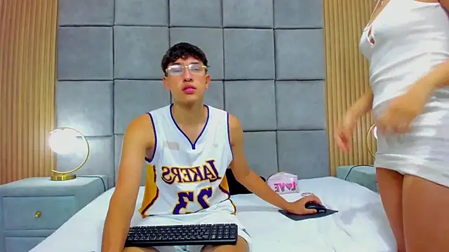 ChanellandMax online show from November 2025 12:53:01 PM