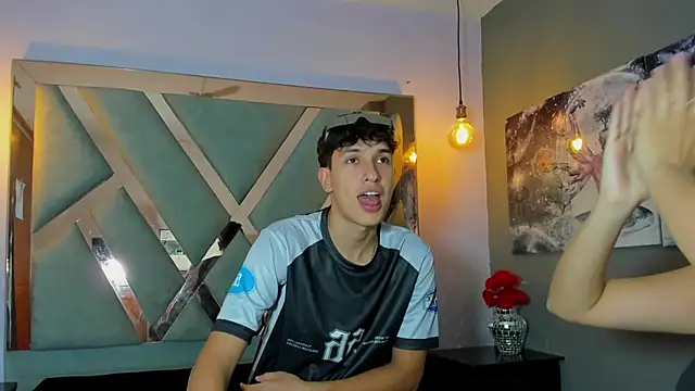 ChanellandMax online show from November 2025 01:11:02 PM