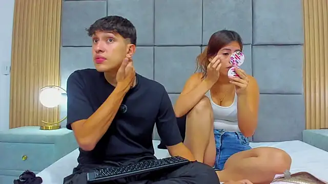 ChanellandMax online show from November 2025 01:04:02 PM