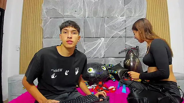 ChanellandMax online show from October 2025 01:10:02 PM