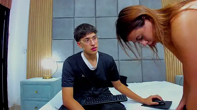 ChanellandMax online show from November 2025 07:30:01 PM