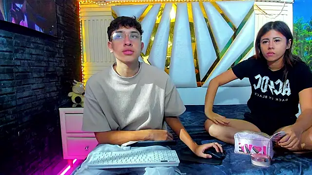 ChanellandMax online show from November 2025 01:32:02 PM