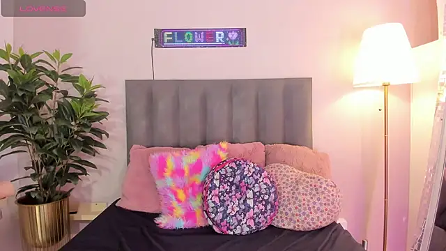 KendraChavez  online show from February 2026 09:03:01 PM