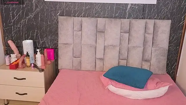 emily vermont online show from December 2025 03:41:01 AM