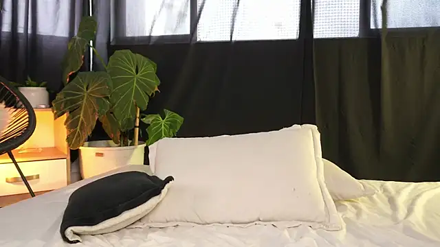 Snapshot of ErosWild_ chatting on February 2026 06:05:01 PM ErosWild online show from February 2026 06:05:01 PM