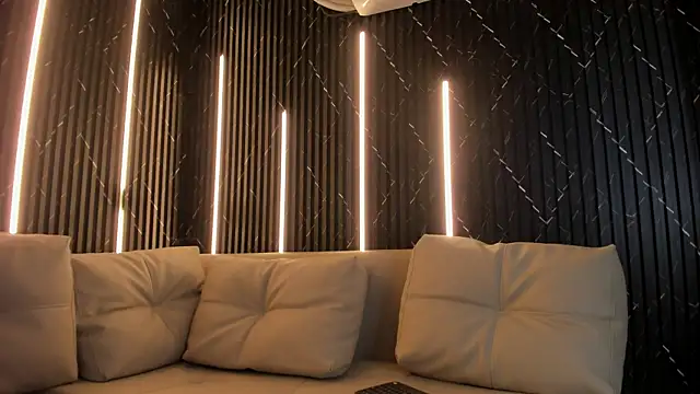 VioletRose as online show from April 2026 08:37:02 PM