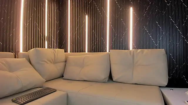 VioletRose as online show from April 2026 11:44:02 PM